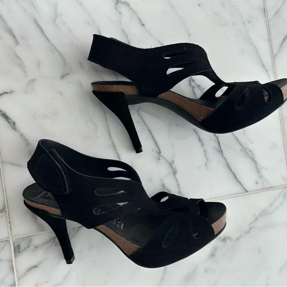 Black suede Pedro Garcia platform heels Size 37 1/2. - Picture 2 of 5
